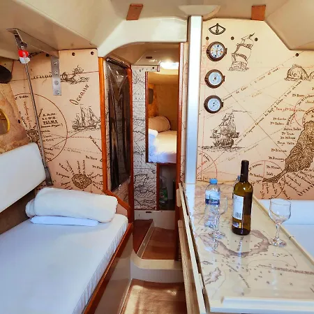 船上ホテル Lanzarote Pirat アレシフェ